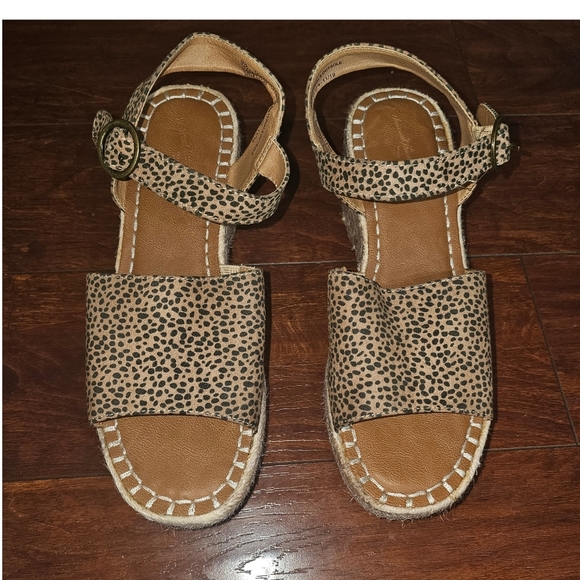 Universal Thread Women's Leopard Chic Espadrille Wedge Platform Sandal, size 9.5 - Picture 2 of 4